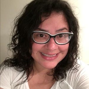 Meet your Posher, Alejandra